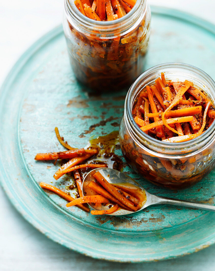 Carrot pickle in kilner jar