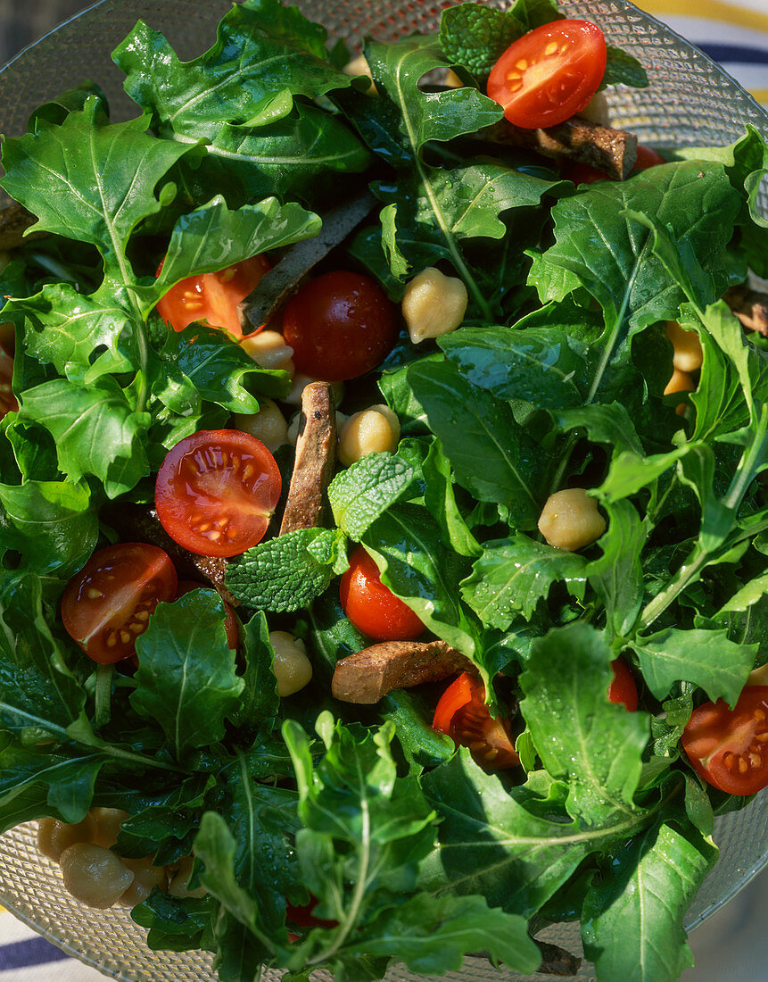 Rucolasalat mit Lammleber und Kirschtomaten