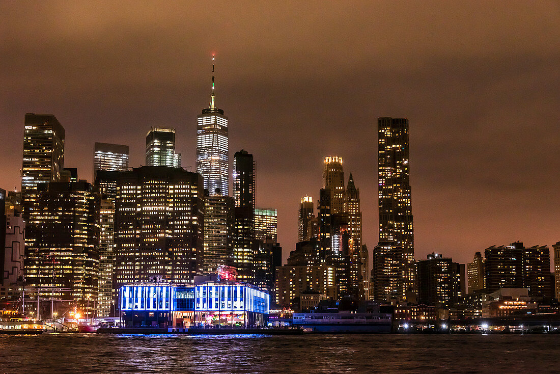 Das 'Pier 17', neues Kulturzentrum seit 2018 in Downtown, New York City, USA