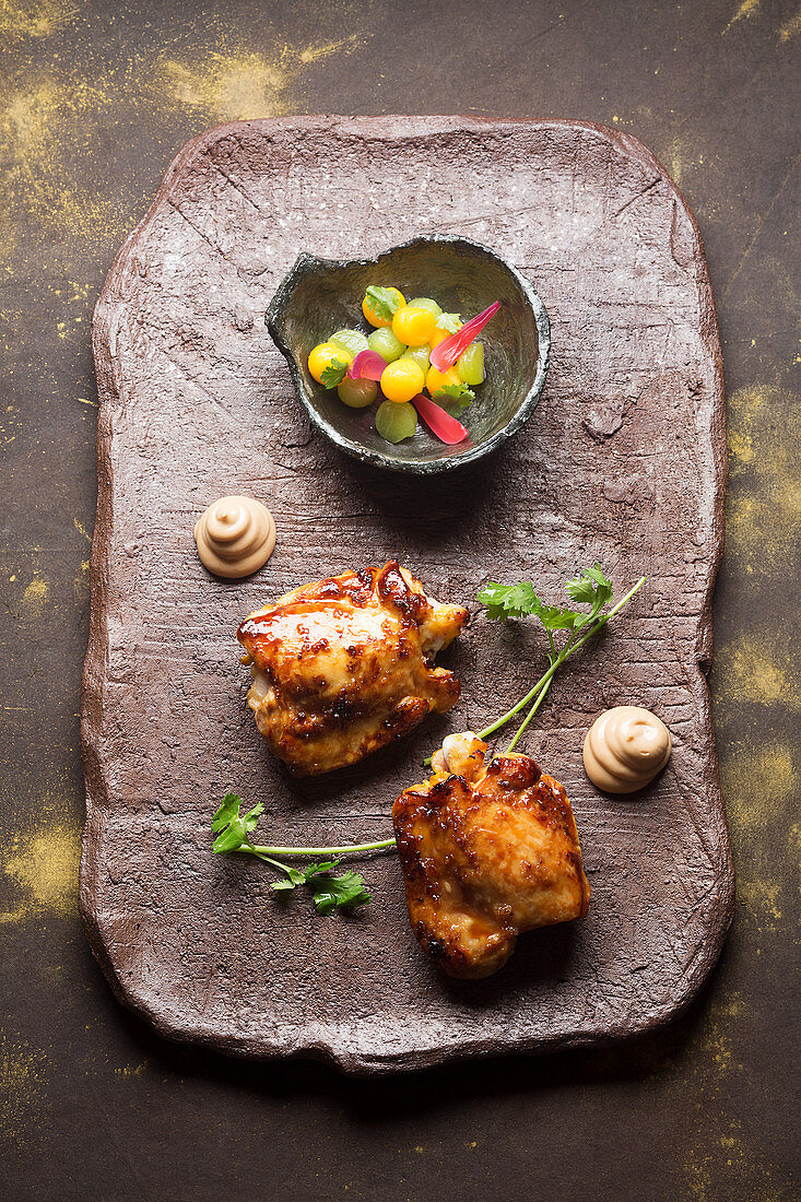 Saté-Huhn mit Mango-Gurken-Salat