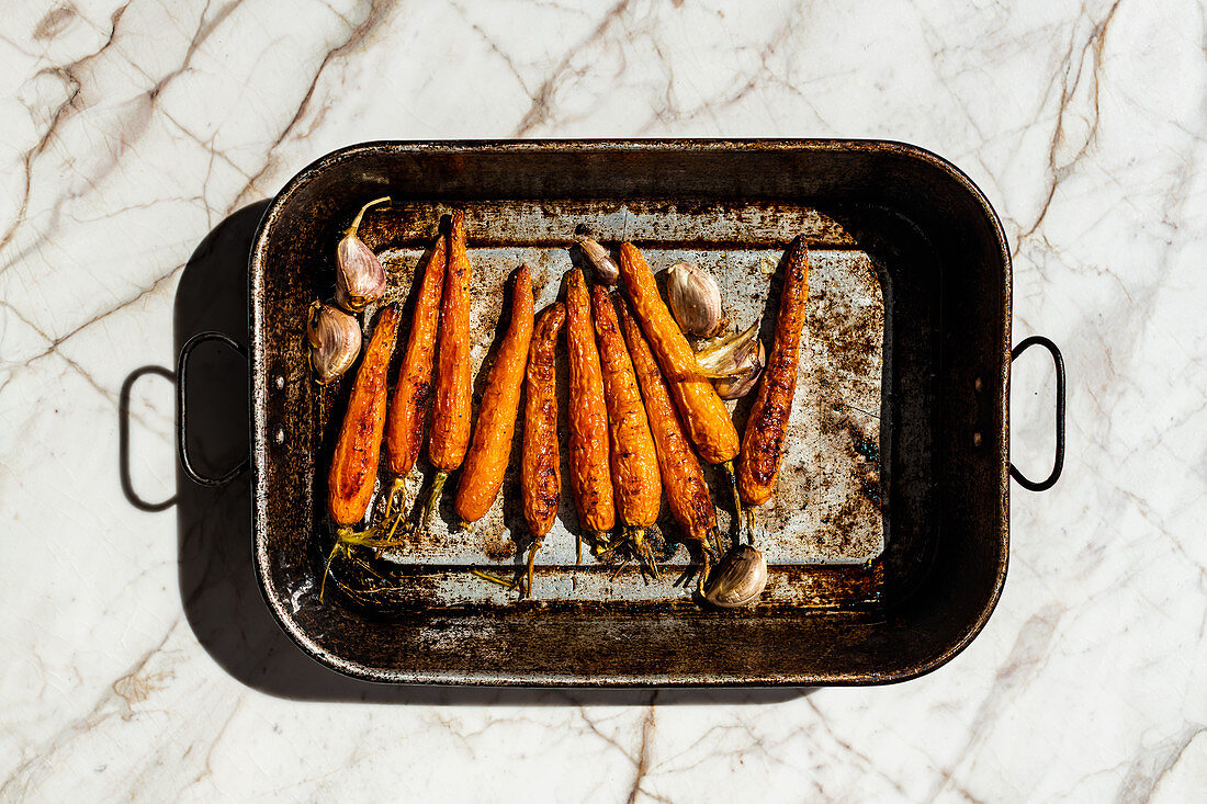 Roasted carrots with garlic