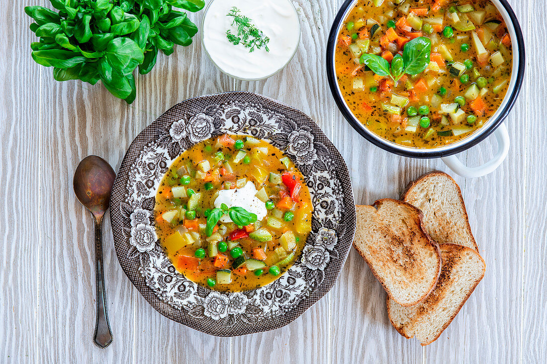 Vegetable soup a la minestrone