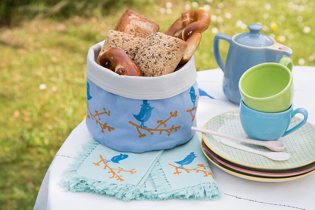 Bread basket and linen napkins decorated with bird motifs