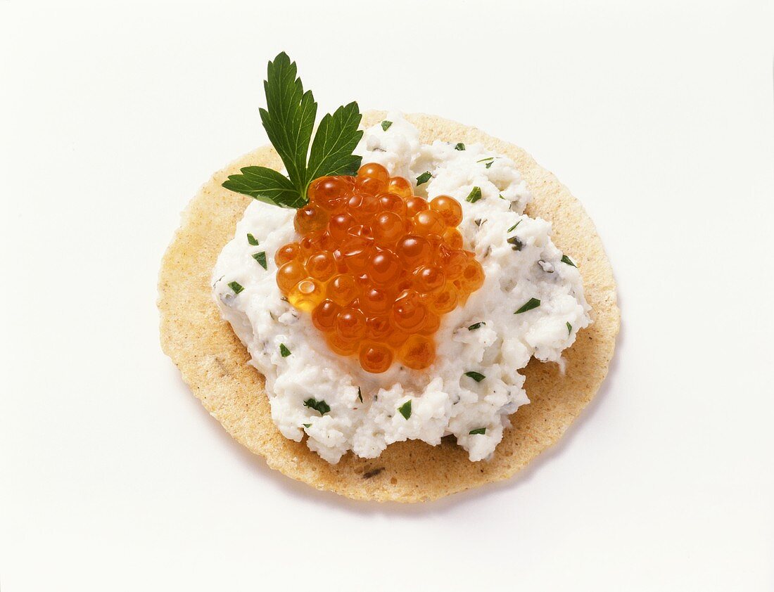 Cracker mit Frischkäse & Kaviar