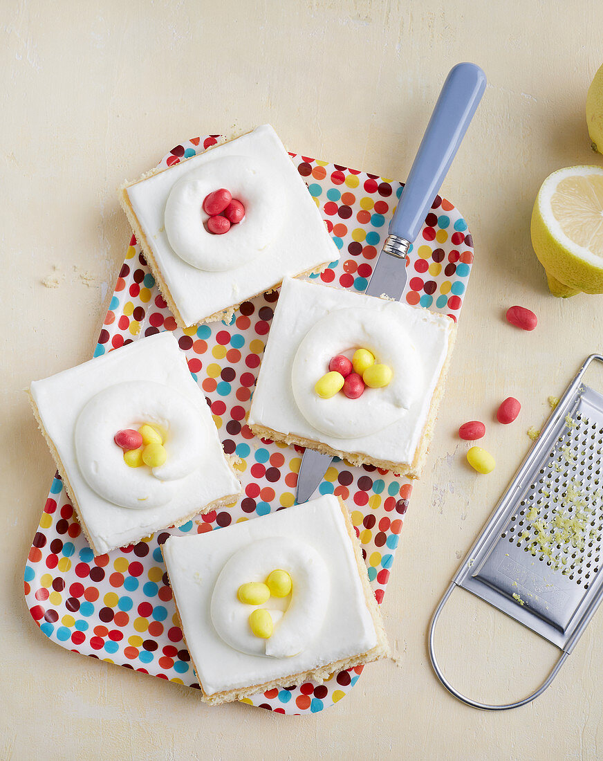 Sponge slices decorated with Easter nests