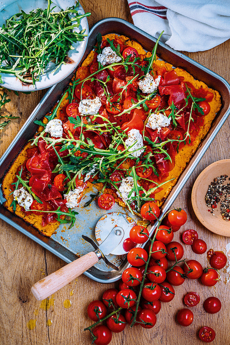 Süßkartoffelpizza mit gepfeffertem Ricotta und Bresaola