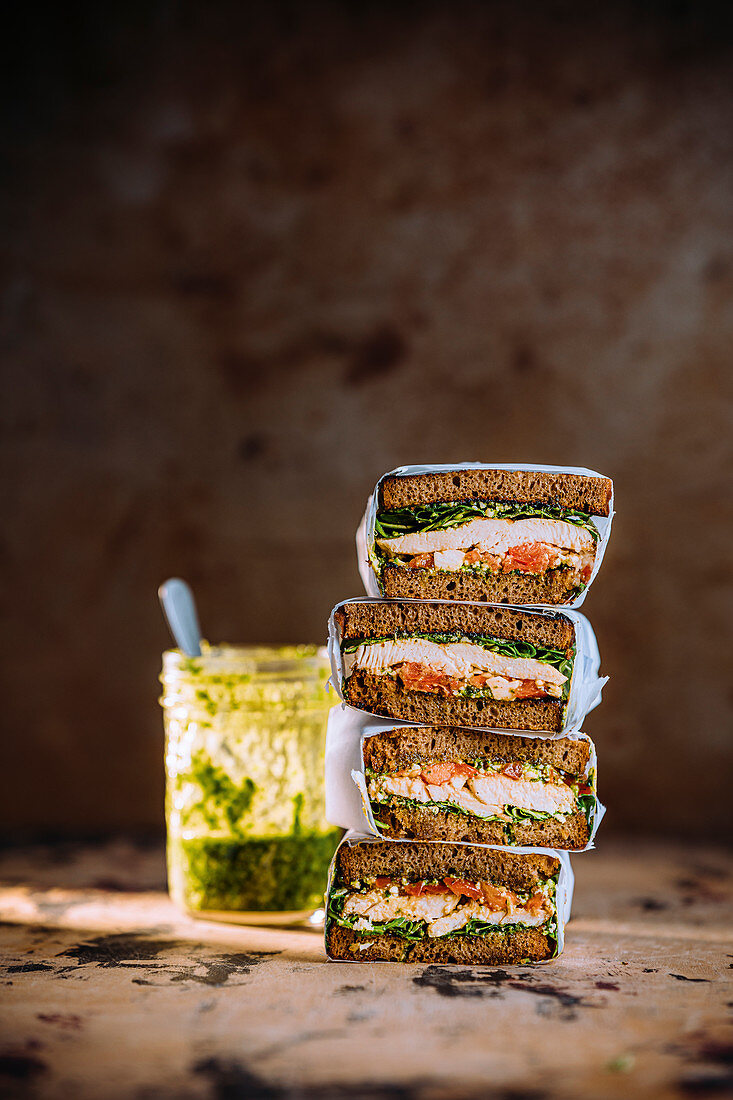 Chicken sandwich with goat’s cheese and pesto
