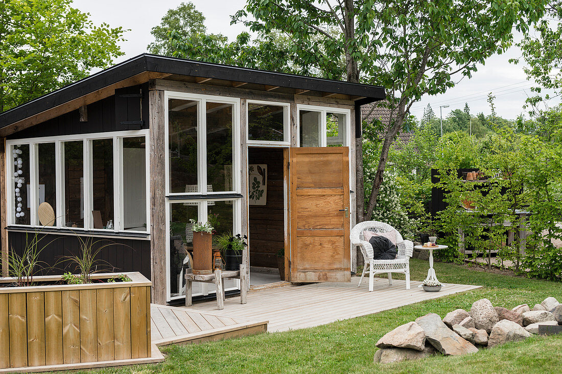 Rustic, Scandinavian-style summerhouse with terrace