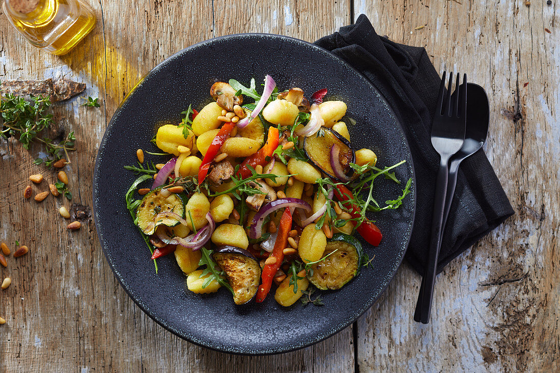 Gnocchi salad with vegetables and pine nuts