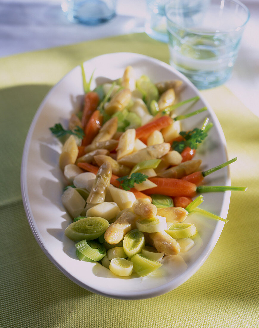 Spargelragout mit Gemüse