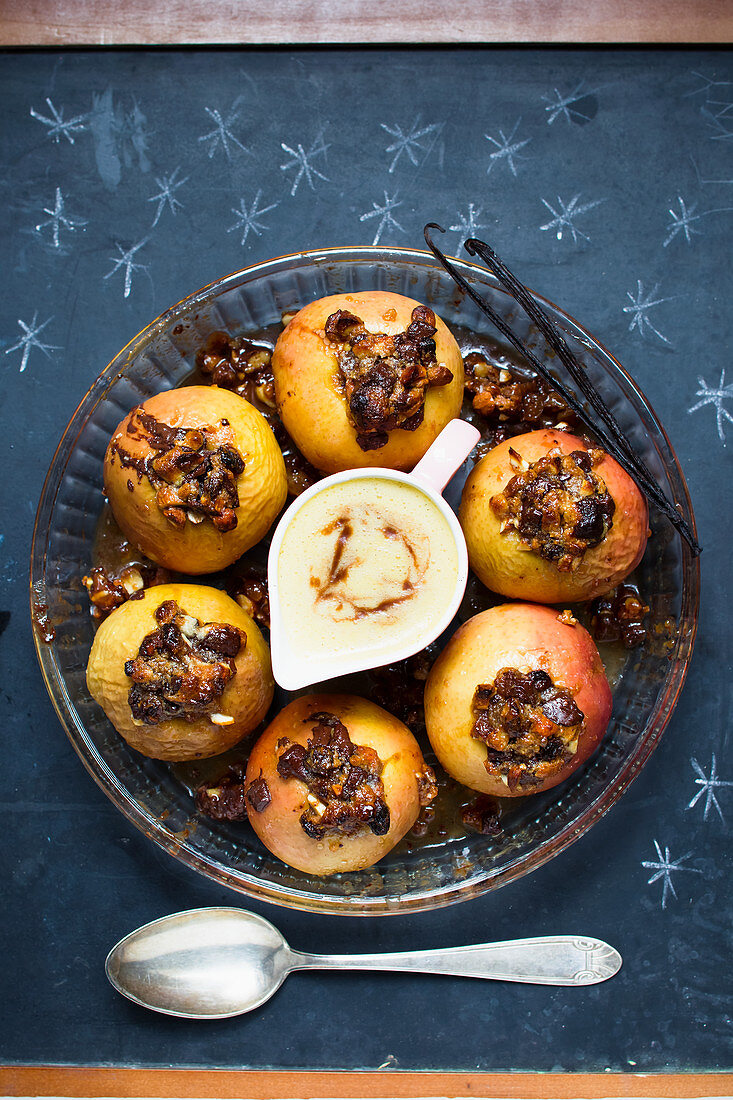 Vegan baked apples with vanilla sauce