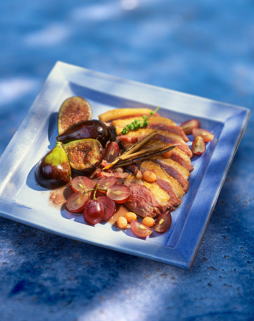 Duck breast with figs and grapes