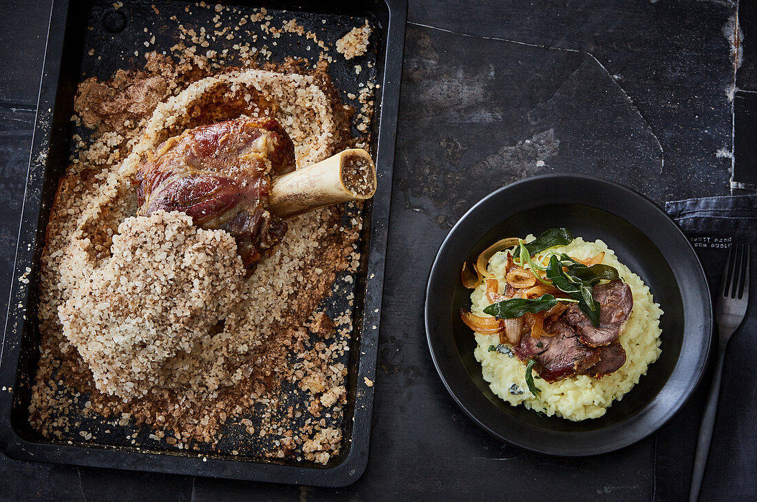 Veal knuckle in a salted coating on gorgonzola risotto