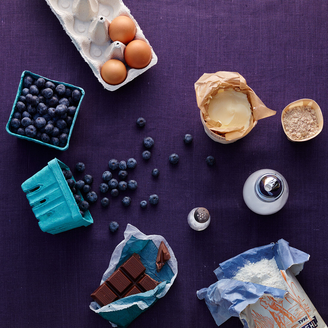 Zutaten für einen gestürzten Blaubeerkuchen