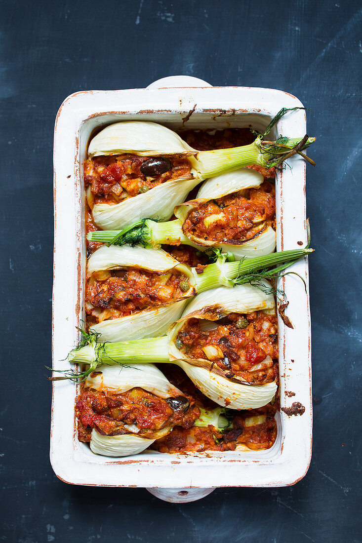 Fennel stuffed with tomatoes