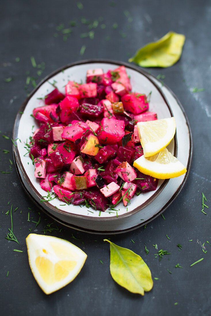Beetroot salad with apple and pickles, vegan