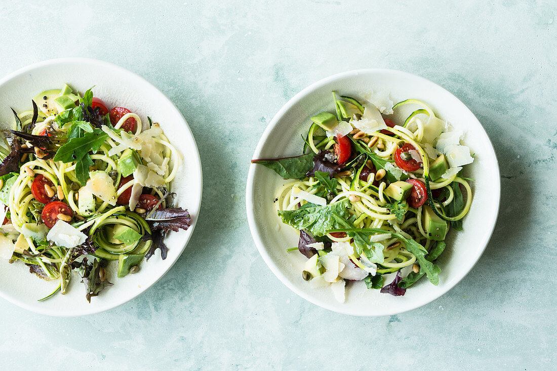 Zoodles with vegetables, salad and tomatoes