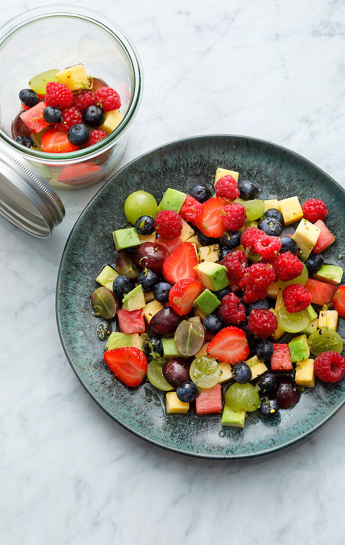 Avocado-Frucht-Salat 'To Go'