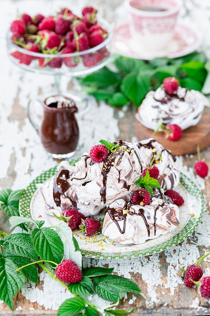 Chocolate meringues