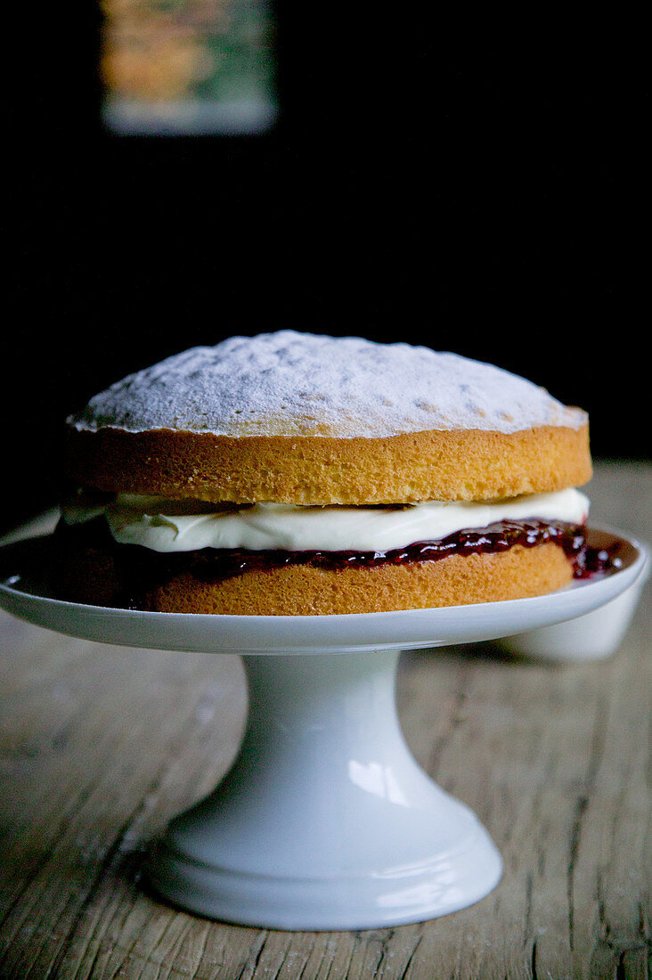 Victoria sponge on cake stand