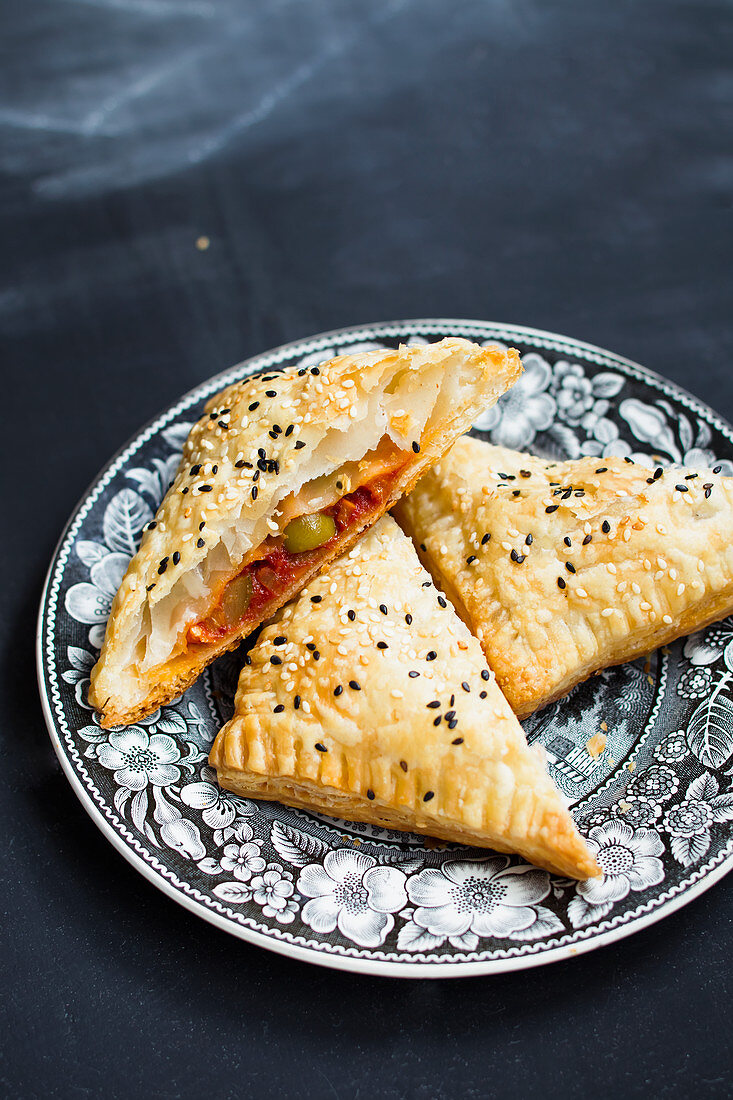 Vegane Pizzataschen aus Blätterteig