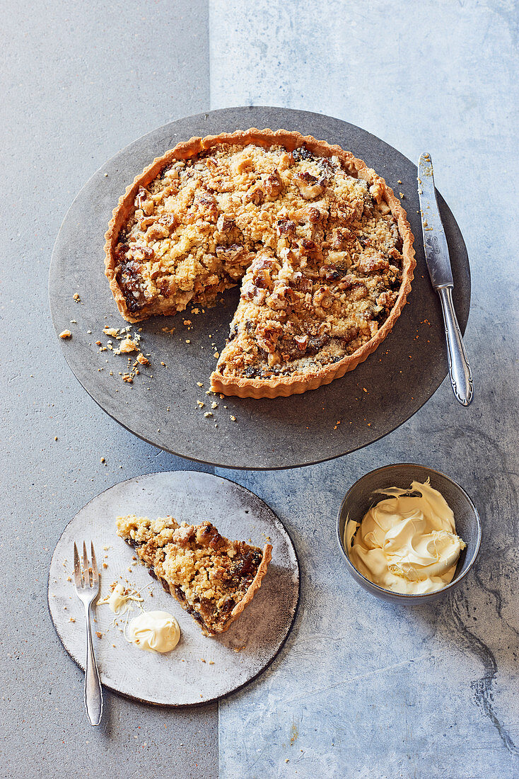 Mince tart with crumble topping