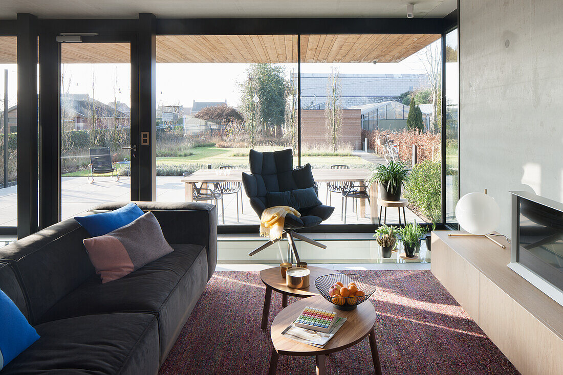 Modern living room with a wall of windows with view of the terrace