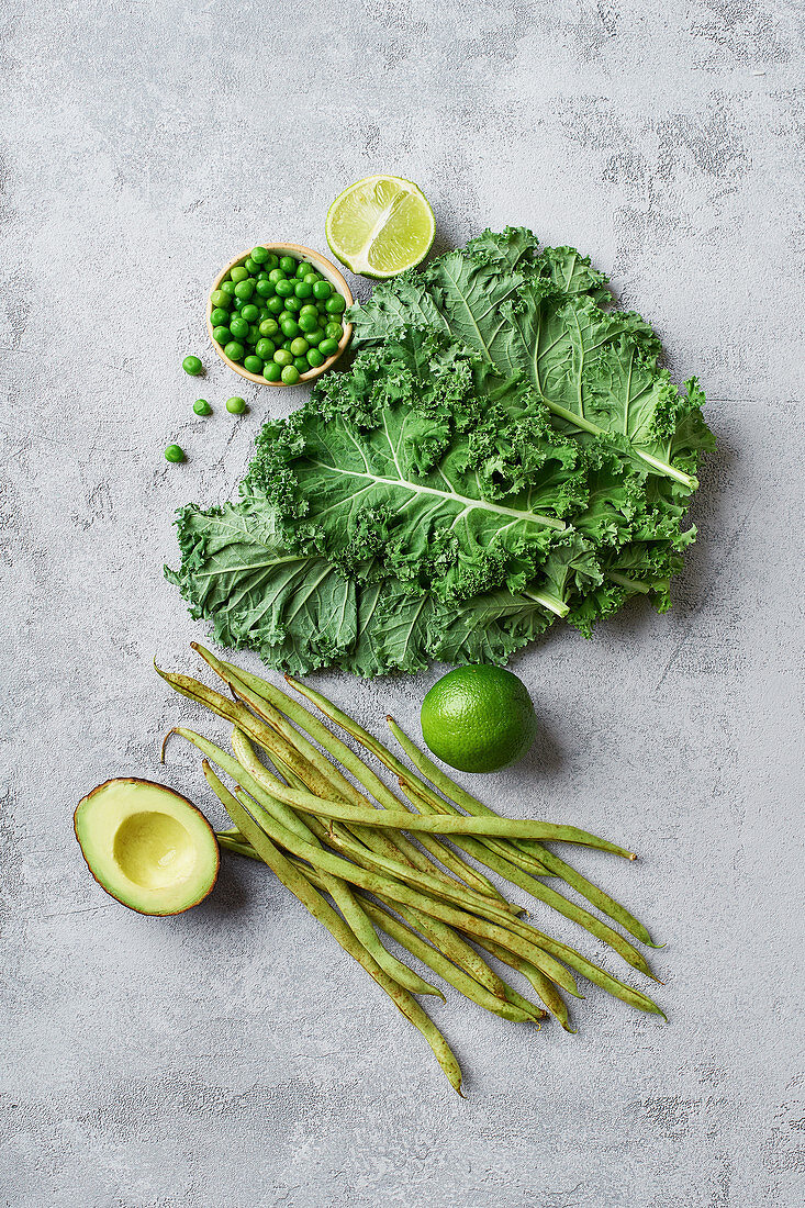 Frisches grünes Obst und Gemüse