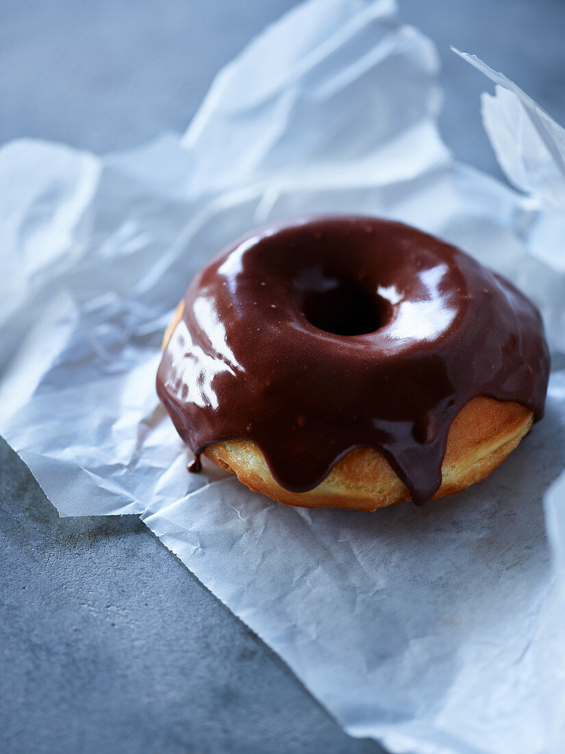 Donut mit Schokoladenglasur