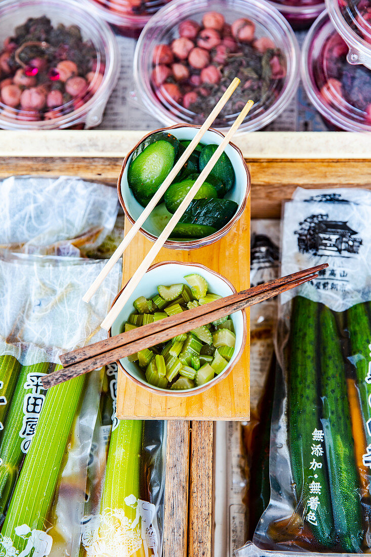 Tsukemono (Eingelegtes Gemüse) auf einem japanischen Markt