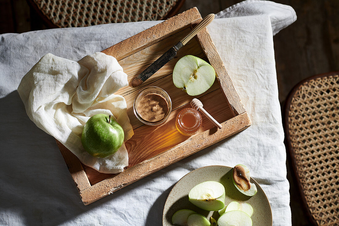 Almond butter with apples for breakfast