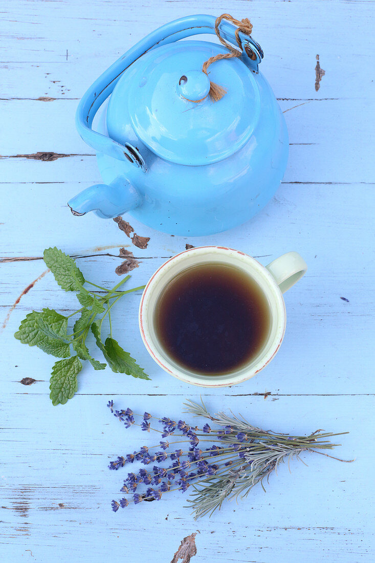 Sleep tea with lemon balm and lavender