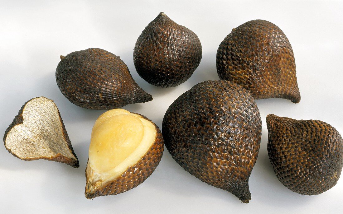 Salak, several whole fruits and one cut open