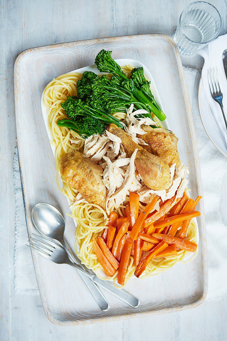 Roast chicken spaghetti with carrots and broccoli