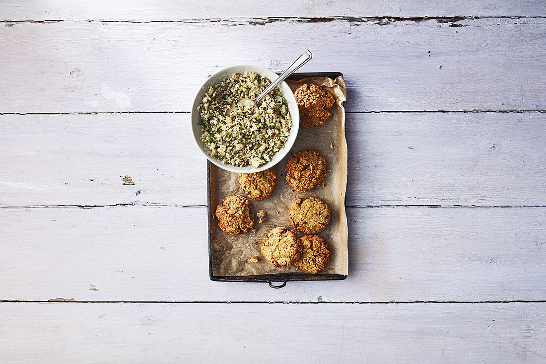 Gebackene Falafel mit Blumenkohl-Tabouleh