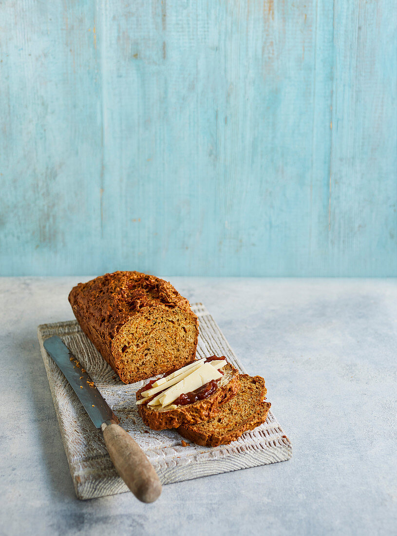 Honeyed carrot and thyme loaf