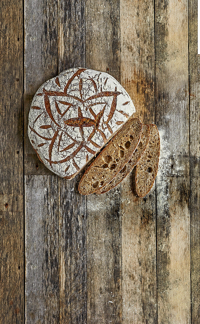 Sauerteigbrot, angeschnitten