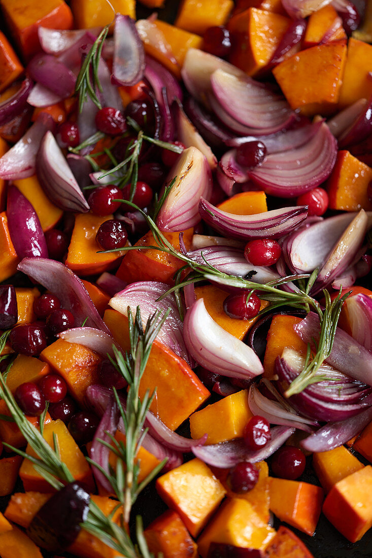 Braised pumpkin with red onions, cranberries and rosemary