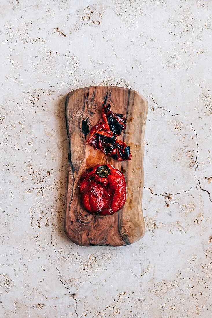 Grilled bell pepper for pealing