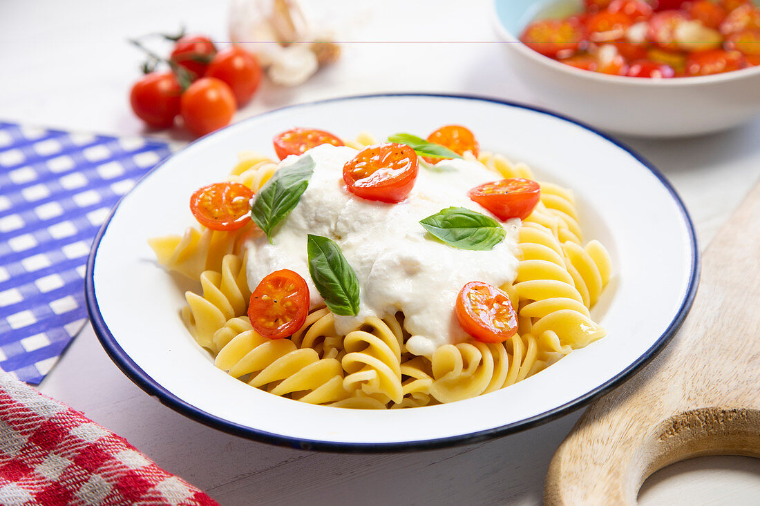 Pasta with mozzarella sauce and cherry tomatoes