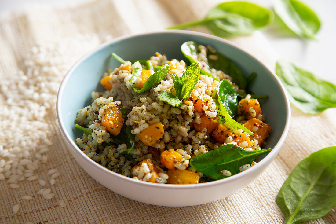 Integral rice with spinach, mustard and pumpkin