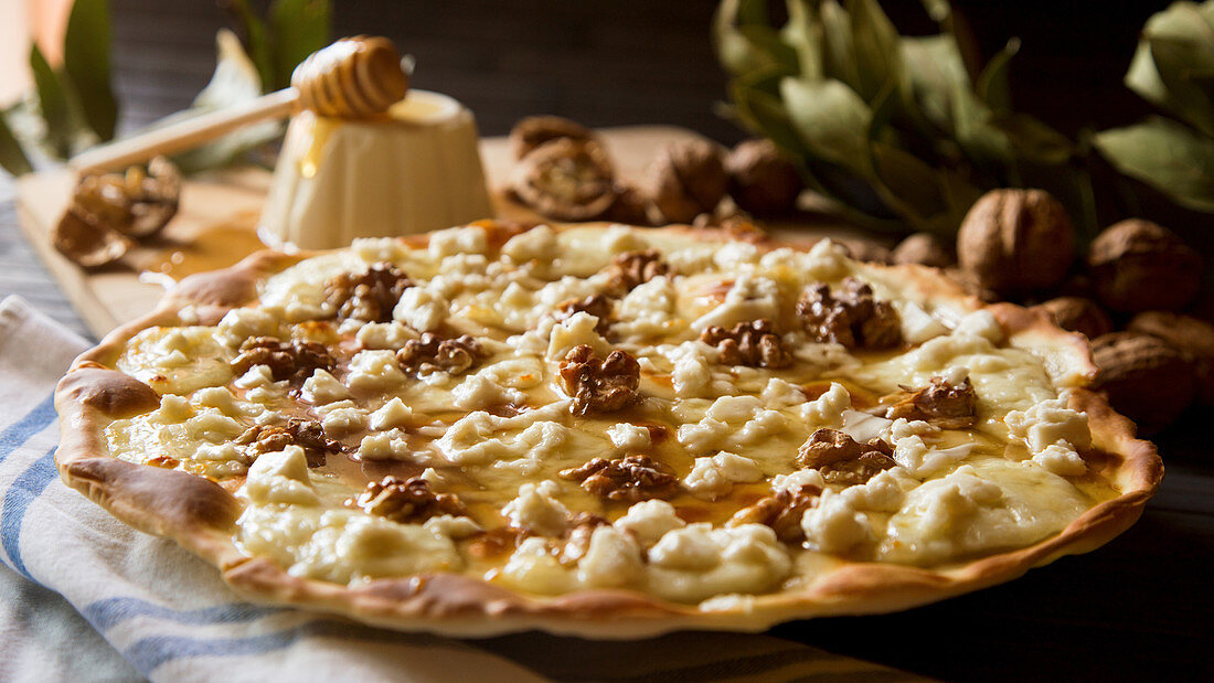 Sweet pizza with walnuts, goat cheese and honey