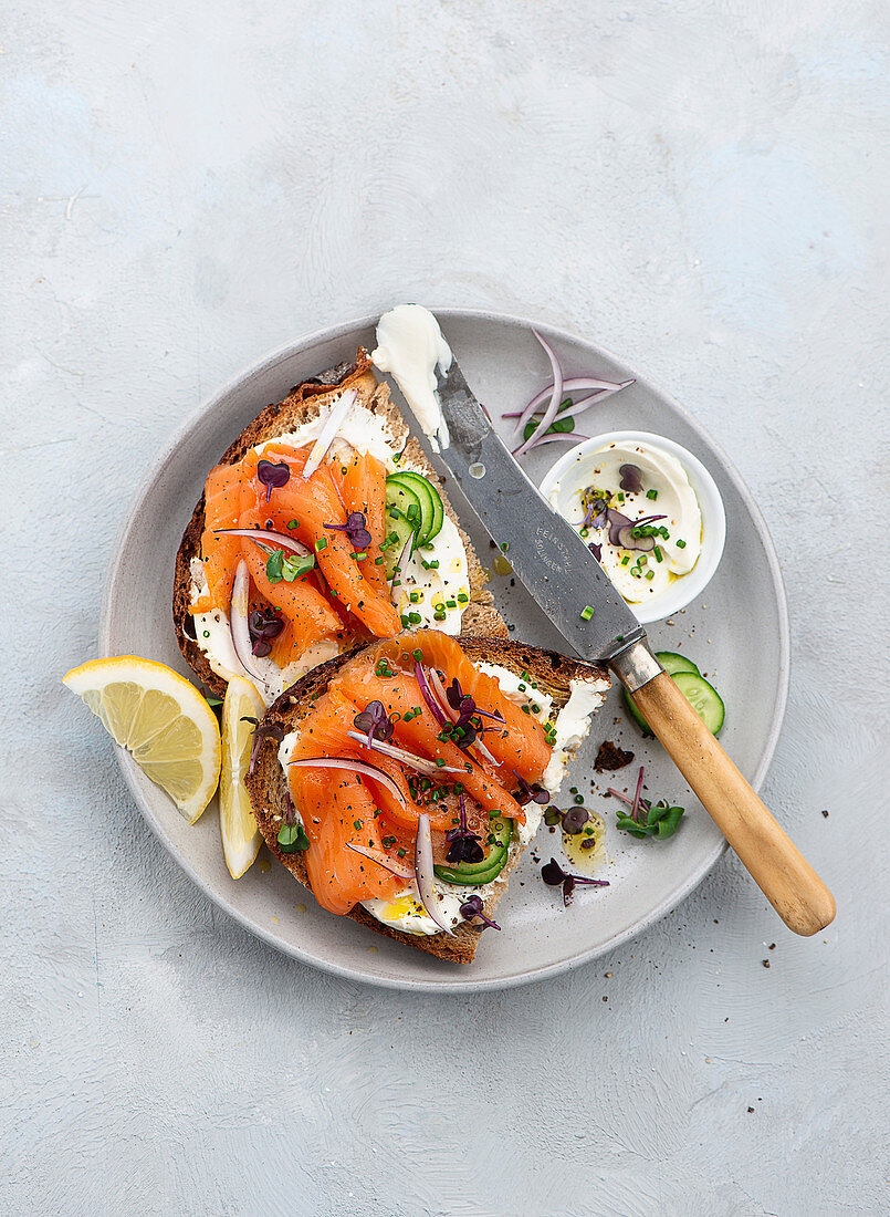 Bread with cream cheese and smoked salmon