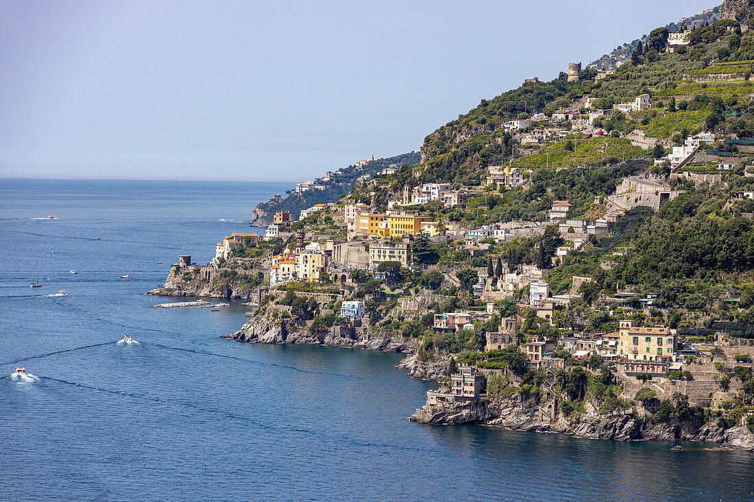 Blick auf die Amalfiküste vom Sentiero dei Limoni, Kampanien, Italien