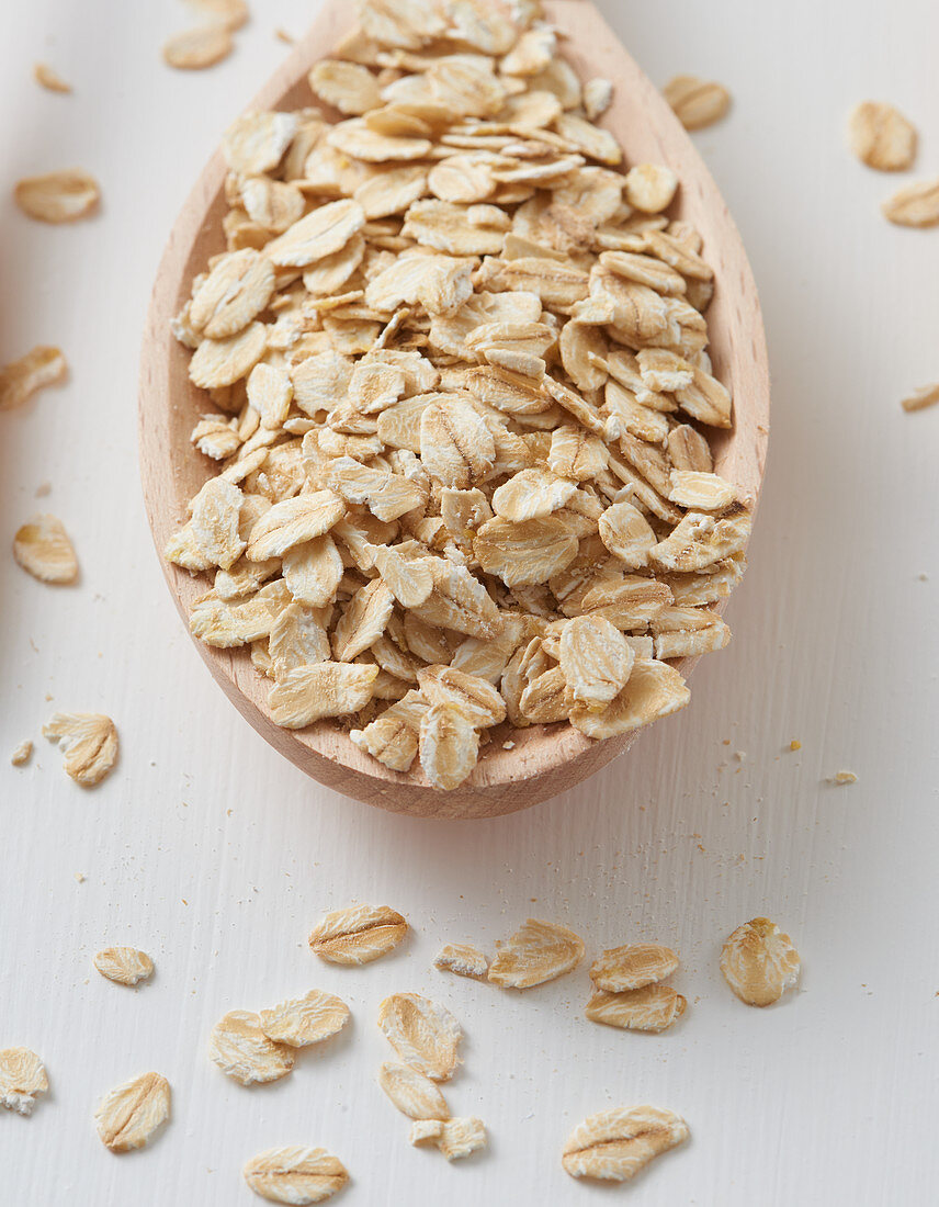 Rolled oats on wooden spoon