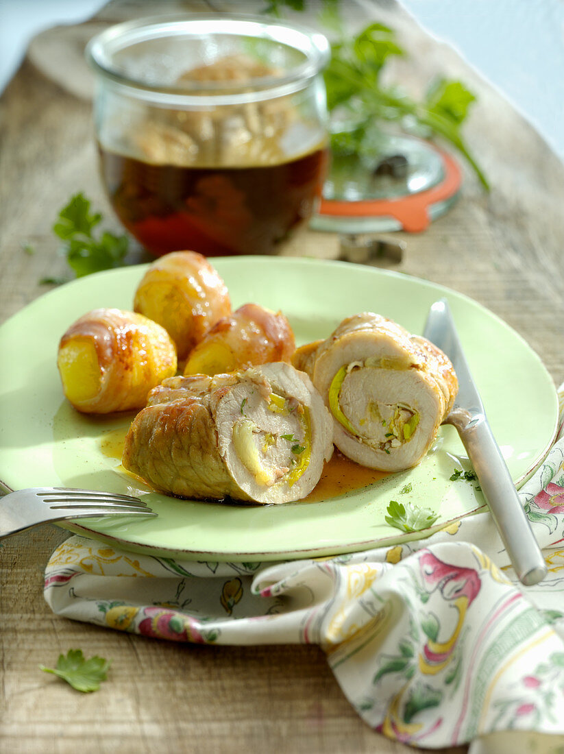 Pork roulade filled with apples and leek