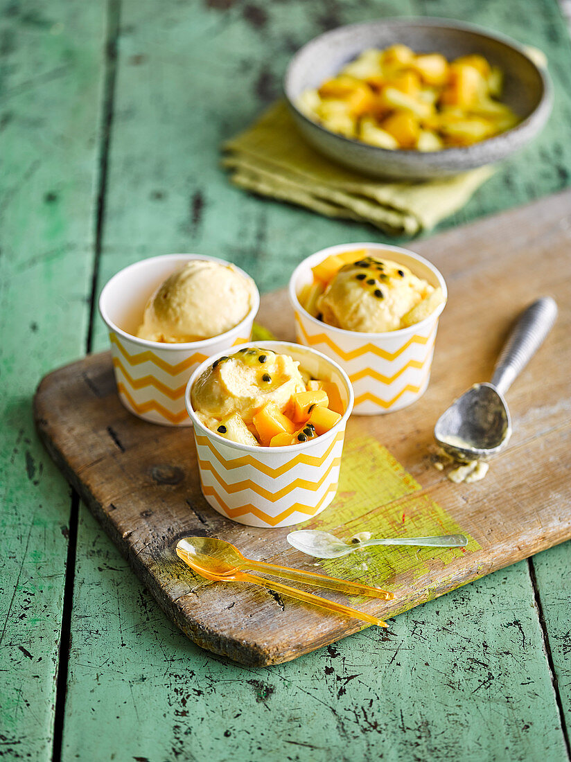 Frozen Joghurt mit exotischen Früchten