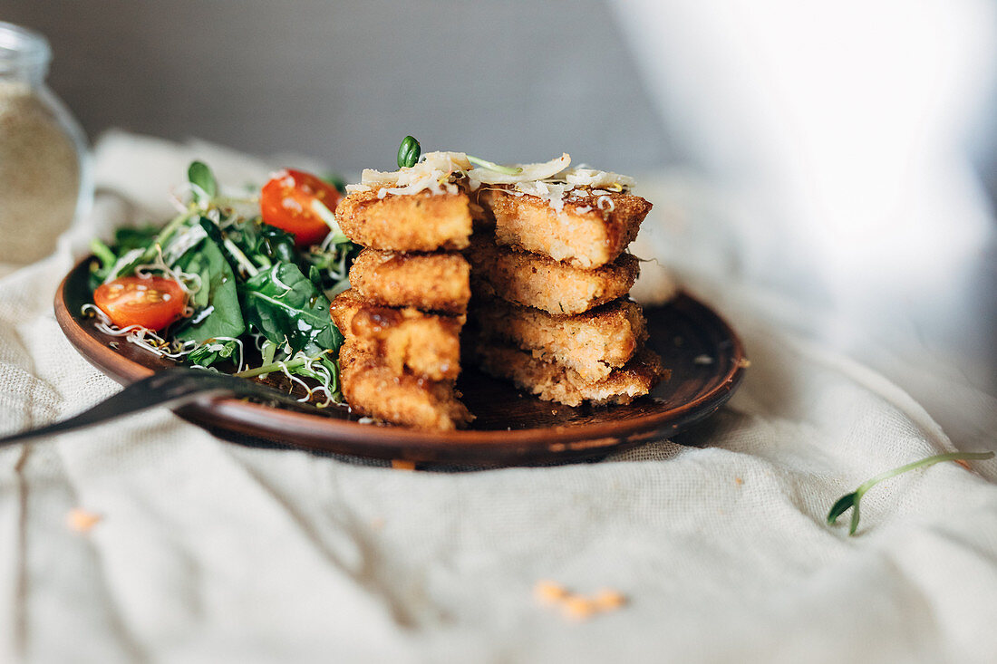 Salmon burgers with salad