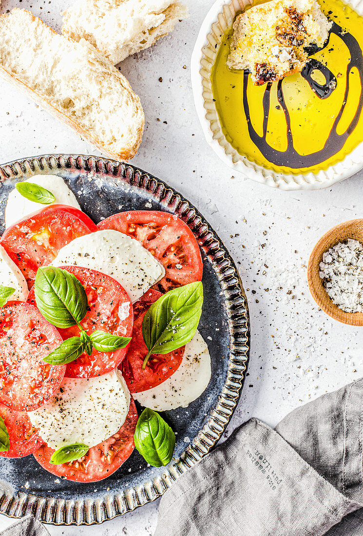 Tomato salad with mozzarella, olive oil and balsamic