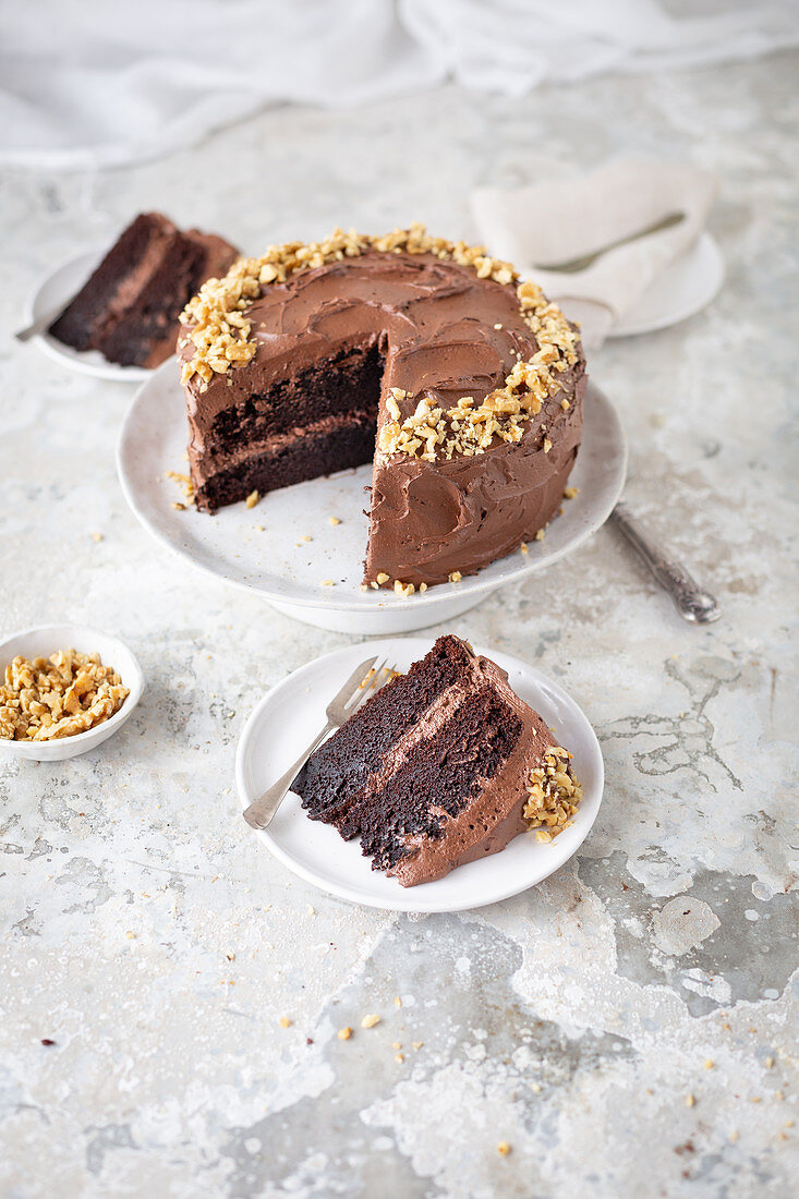 Chocolate cake with walnuts